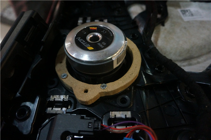 奔驰C200音响升级，改装伊顿170.2三分频音响——上海音豪